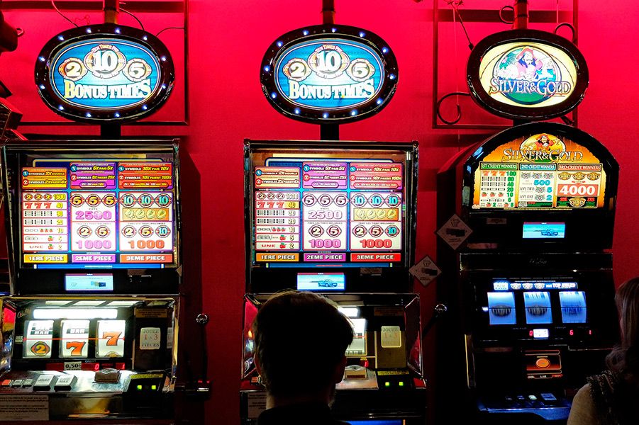 Как играть в настоящем казино на автоматах игровые автоматы безплотно